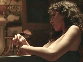  alt="Mireia Vilapuig Sexy in Gold Lust"
