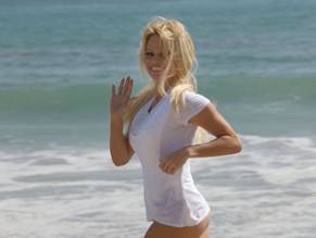 Pamela AndersonSexy in SPF-18