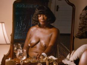 Pics Of Queen Latifah Eating Pussy