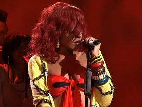 RihannaSexy in Saturday Night Live