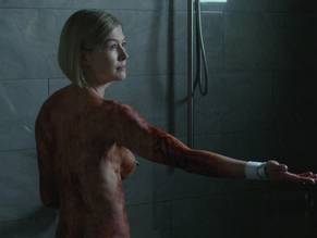 Mrskin rosamund pike Minnesota mother,