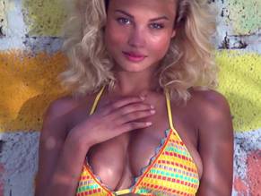 Rose BertramSexy in Sports Illustrated: Swimsuit 2017