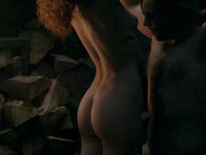 Sophie skelton topless
