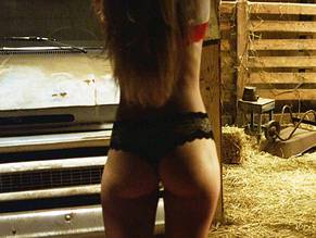 Tania RaymondeSexy in Texas Chainsaw 3D
