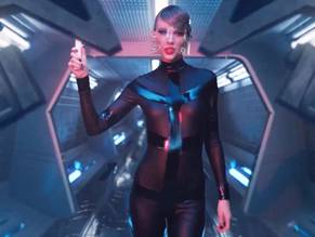 Taylor SwiftSexy in Taylor Swift - Bad Blood
