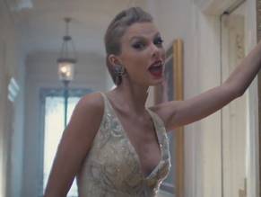 Taylor SwiftSexy in Taylor Swift - Blank Space