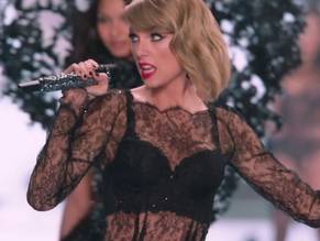Taylor SwiftSexy in The Victoria's Secret Fashion Show 2014