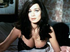 Valerie LeonSexy in Blood from the Mummy's Tomb