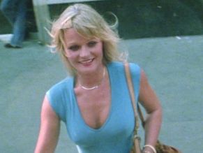  alt="Valerie Perrine Sexy in Can't Stop The Music"