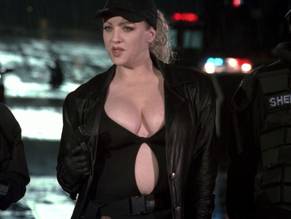 Wendi McLendon-CoveySexy in Reno 911!: Miami