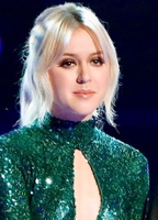 Profile picture of Chloe Kohanski