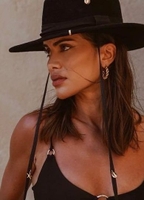 Profile picture of Camila Coelho