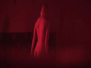 ANDZELIKA CECYLIA RYCHLAK in UNA COMMEDIA PERICOLOSA (2023)