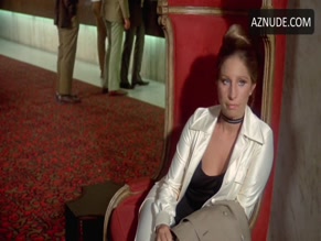 BARBRA STREISAND NUDE/SEXY SCENE IN WHAT'S UP, DOC?