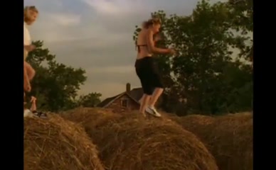 BUSY PHILIPPS NUDE/SEXY SCENE IN THE SMOKERS