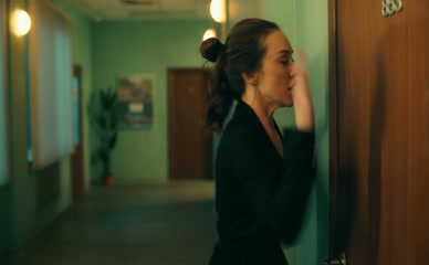 JULIA FRANTS NUDE/SEXY SCENE IN UNIVER. MOLODYE