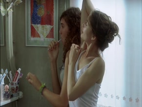LAETITIA CASTA NUDE/SEXY SCENE IN LE GRAND APPARTEMENT