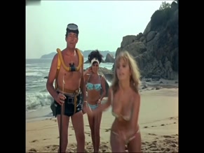 MALU REYES in LA MUERTE EN BIKINI (1967)