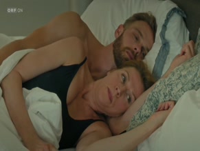 FRANZISKA WEISS NUDE/SEXY SCENE IN TAGE, DIE ES NICHT GAB