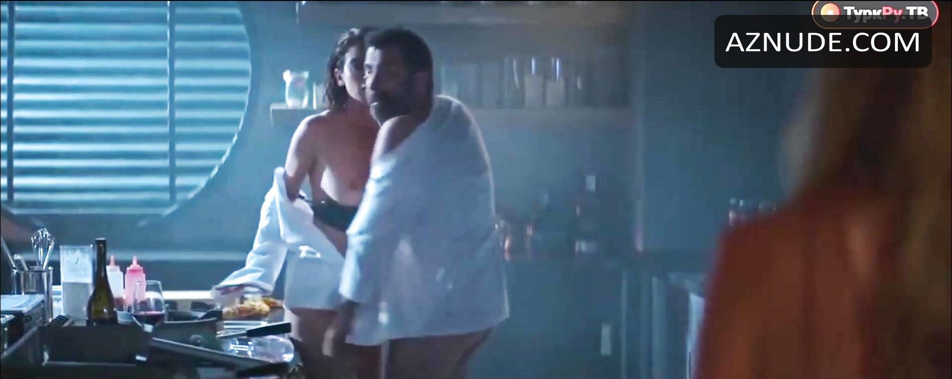 Beril kayar çıplak