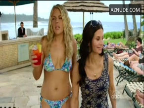 BUSY PHILIPPS NUDE/SEXY SCENE IN COUGAR TOWN