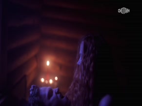 POLINA SEVERNAYA NUDE/SEXY SCENE IN ZAGLYANI EMU V GOLOVU