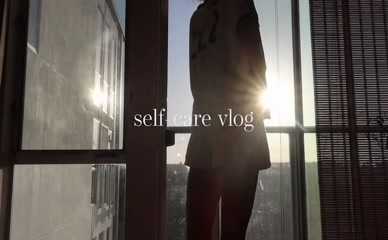 SANNE VLOET NUDE/SEXY SCENE IN SANNE VLOET NUDE TITS (TOPLESS) ON YOUTUBE VLOG
