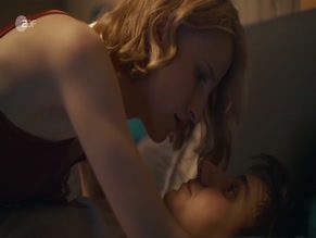 KLARA LANGE in PLOTZLICH SCHWESTER (2026)