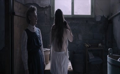 JULIA BUCHMANN NUDE/SEXY SCENE IN FRIEDAS FALL