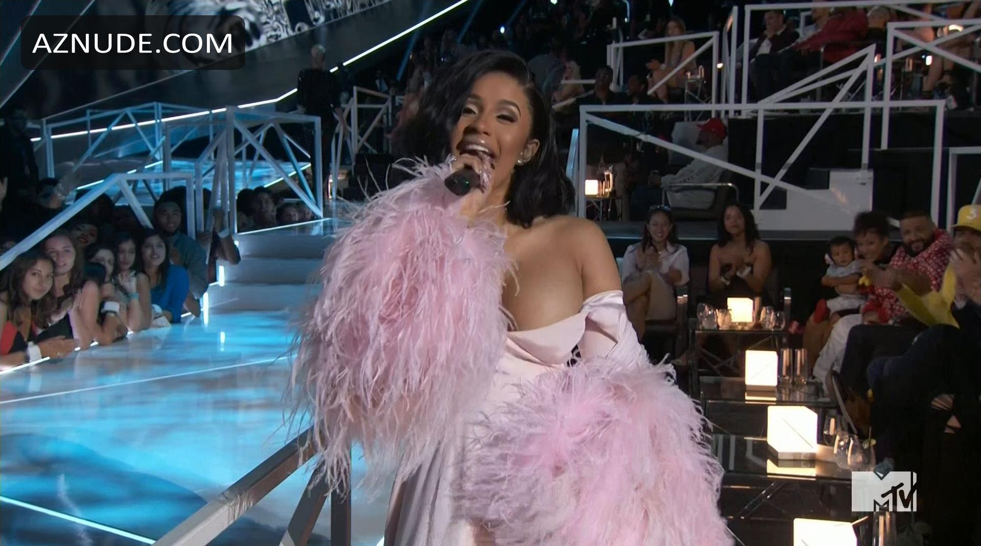Cardi b nip slip