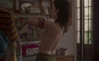 CARLA CRESPO NUDE/SEXY SCENE IN LEON