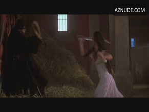 CATHERINE ZETA-JONES NUDE/SEXY SCENE IN THE MASK OF ZORRO