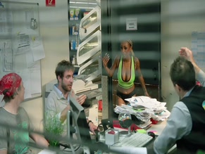 NURA in DIE DISCOUNTER