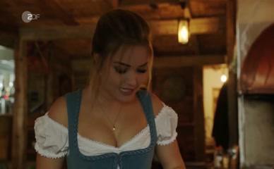JULIA BEAUTX in FRUHLING