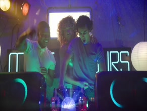 TARA HETHARIA in FOLLOW DE SOA (2021)