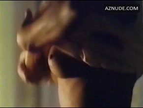 CLIO GOLDSMITH NUDE/SEXY SCENE IN LA CICALA
