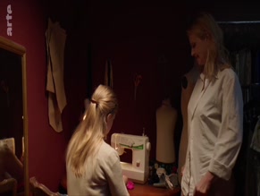 FABIENNE BABE NUDE/SEXY SCENE IN UN BALCON A LIMOGES