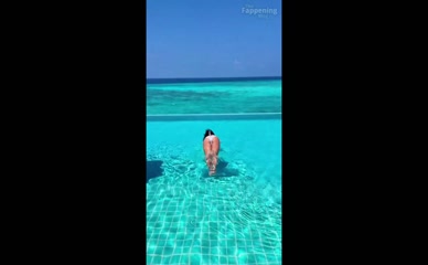NICOLE SCHERZINGER in Nicole Scherzinger Sexy Showing Off Her Sensational Bikini Body