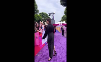 KIRA KOSARIN in Kira Kosarin Flaunts Her Sexy Legs At La Premiere Of Netflix'S 'Never Have I Ever' Season 4