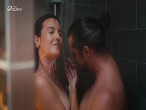AMANDINE HINNEKENS in TRENTENAIRES (2023)