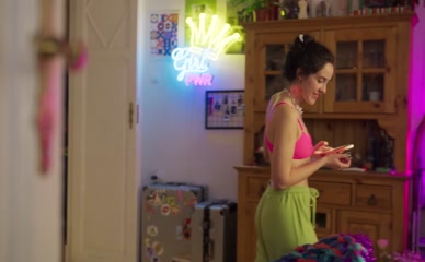 SOFYA GERSHEVICH NUDE/SEXY SCENE IN RAZOCHAROVANNYE