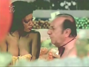 ADELE FATIMA in MANICURES A DOMICILIO(1978)