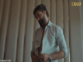 ZOYA RATHORE,TRIPTI BERRA NUDE/SEXY SCENE IN NAU DO GYARAH