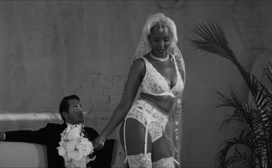 MAKO IBRAHIM NUDE/SEXY SCENE IN MAKO IBRAHIM SEXY IN ESHURURU MUSIC VIDEO