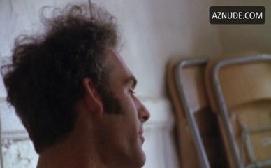 DAKOTA GOLDHOR NUDE/SEXY SCENE IN DADDY LONGLEGS