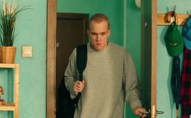 EKATERINA CHANNOVA NUDE/SEXY SCENE IN UNIVER. MOLODYE