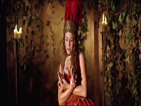 MACARENA GOMEZ in LA DAMA BOBA