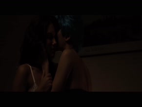 GIOVANNA CANER,PRISCILA BUIAR NUDE/SEXY SCENE IN PARODIAR FILMES: AZUL E A COR MAIS QUENTE