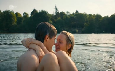 PAULINE WERNER in Nachste Ausfahrt Gluck - Beste Freundinnen