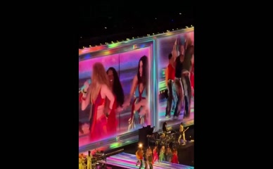 SHAKIRA NUDE/SEXY SCENE IN ARTE CONCERT